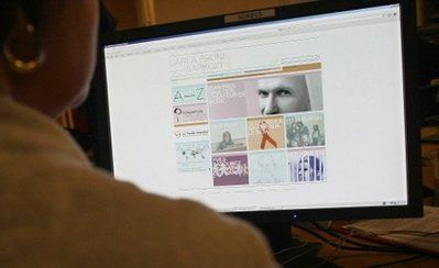 法国第一夫人开个人网站 访问量过大首日瘫痪
